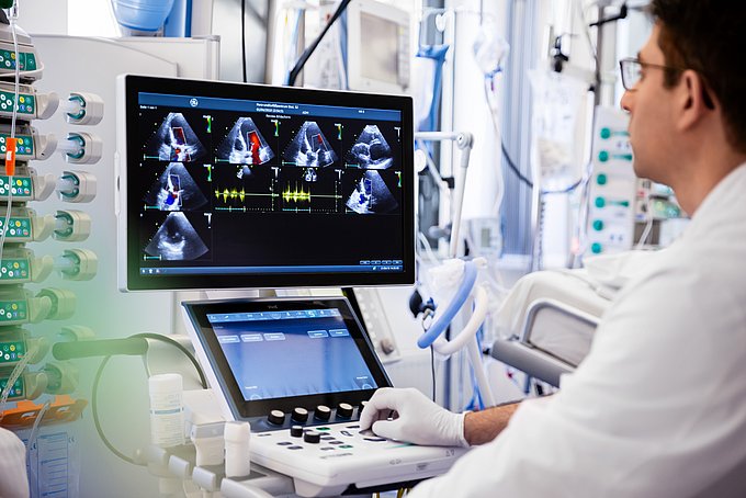 Dies zeigte eine echokardiografische Untersuchung vor einer Operation am Herzen eines Patienten.