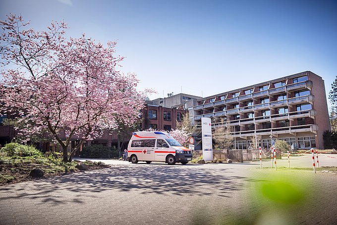 Dies ist die Einfahrt zum Herz- und Gefäßzentrum Bad Bevensen.