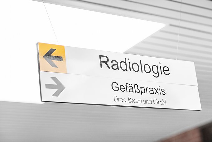 Dies ist ein Wegweiser zur Gefäßpraxis Bevensen-Dannenberg im HGZ.