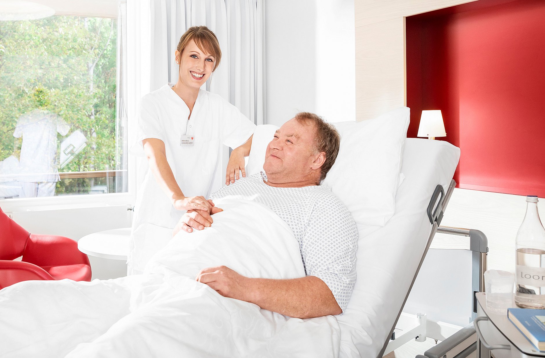 HGZ | Herz- und Gefäßzentrum Bad Bevensen Dies sind ein zufriedener Patient und eine freundliche Pflegerin des HGZ.