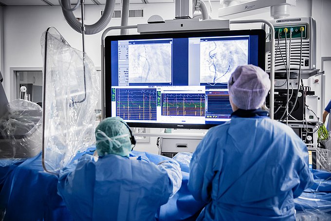 Dies sind Kardiologen bei einem ablativen Therapieverfahren bei Herzrythmusstörungen.
