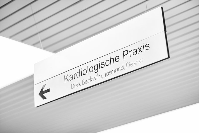 Dies ist ein Wegweiser zur Kardiologischen Praxis.