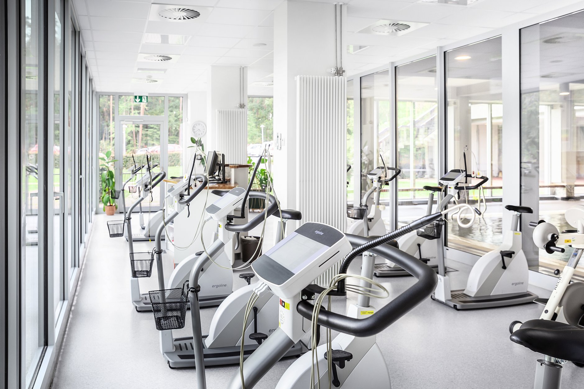 Dies sind die Geräte für das ergotherapeutische Training.