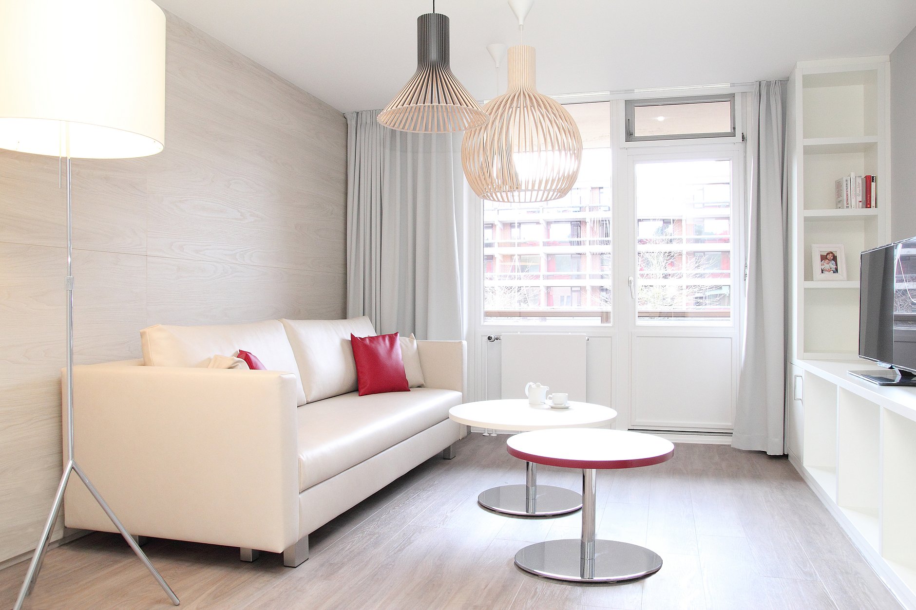 Dies zeigt das Wohnzimmer der Suite auf der Privatstation im HGZ.