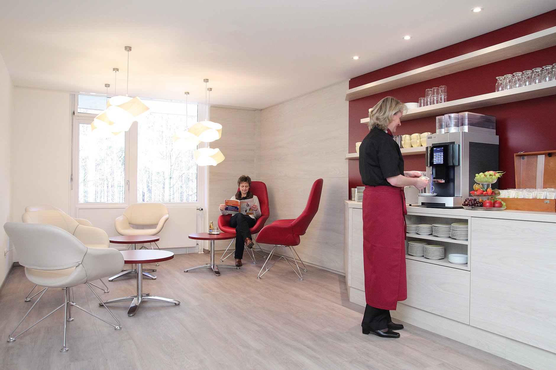 Dies zeigt die Lounge auf der Privatstation im HGZ.