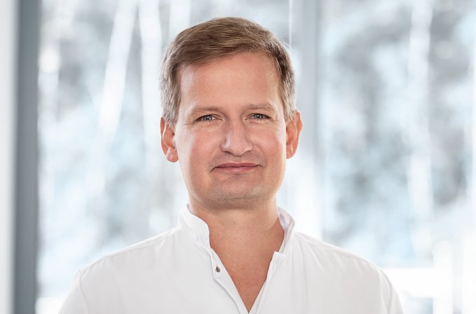 Dies ist Henning Dirks.