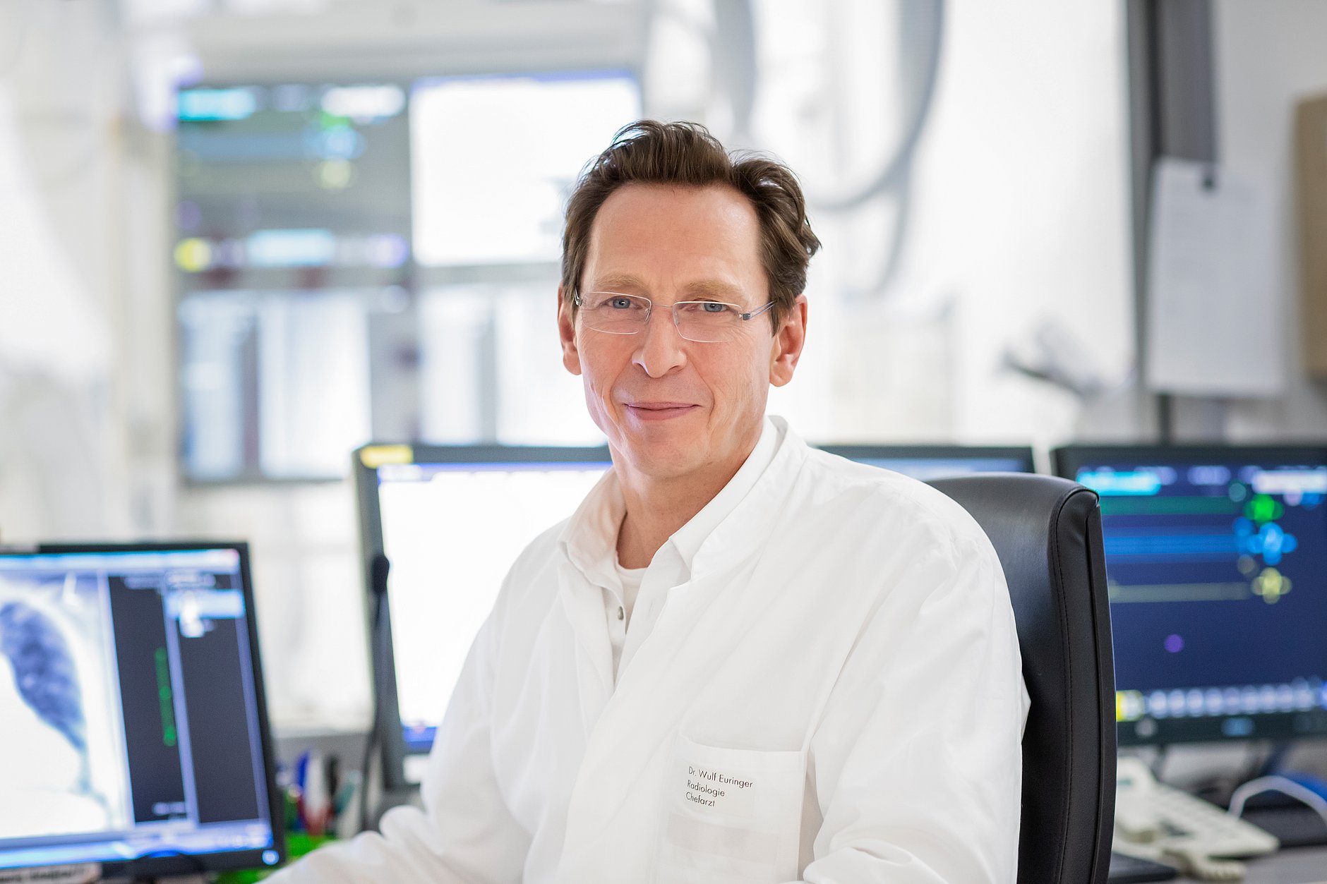 HGZ | Radiologie Dr. Euringer Dies ist Dr. Euringer, Chefarzt der Klinik für Radiologie .