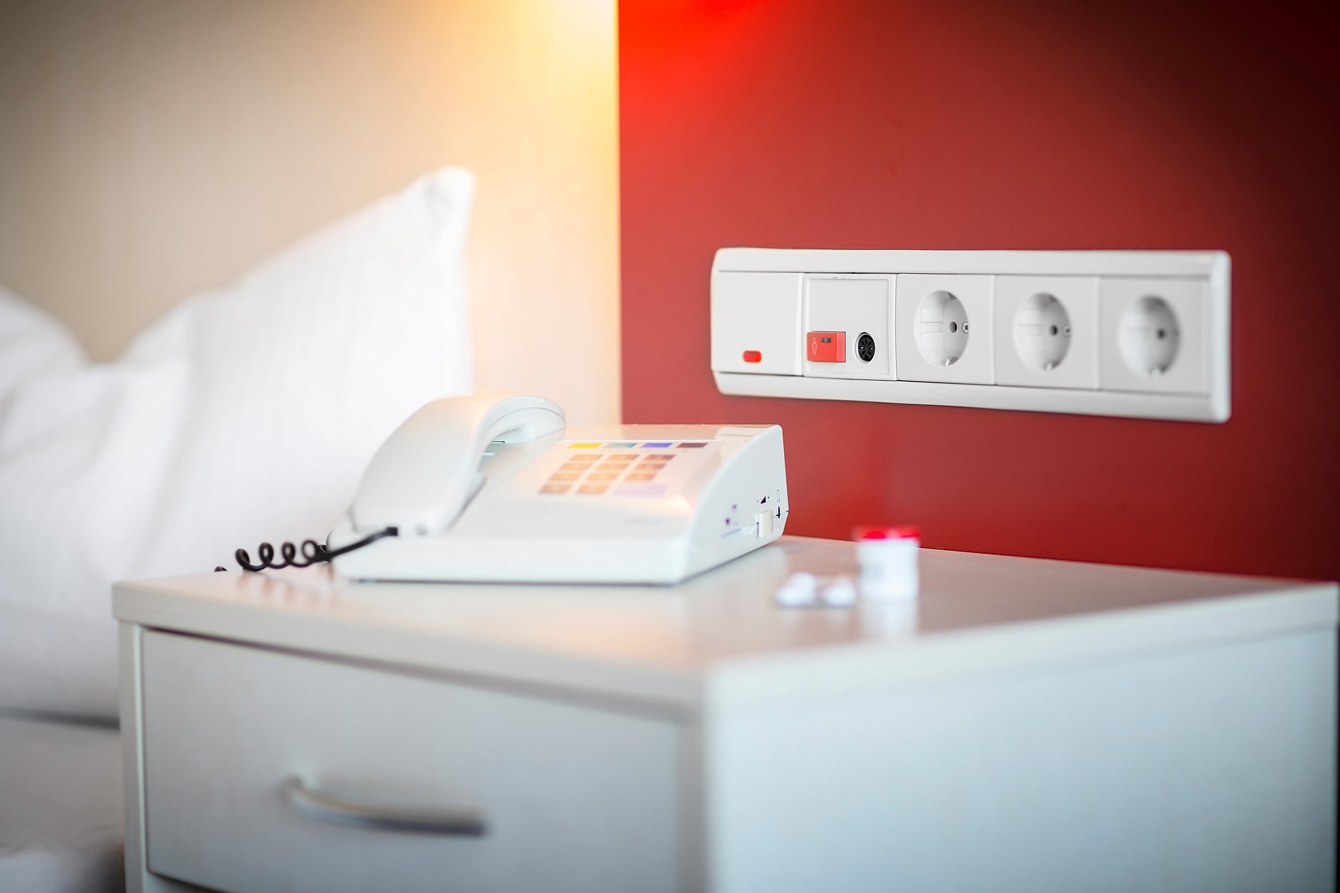 HGZ | Telefon im Patientenzimmer Dies zeigt ein Telefon im Patientenzimmer.