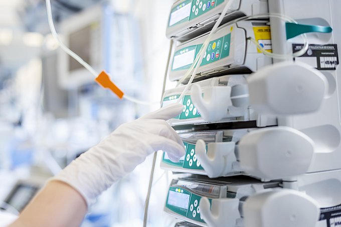 Dies ist ein Medikamentenspender, mit dem Medikamente zur Behandlung einer Pulmonalen Hypertonie dosiert werden können.