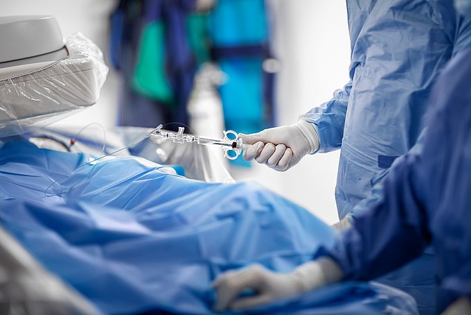 Dies ist ein radiologisches Therapieverfahren an der DSA-Anlage der Klinik für Radiologie.