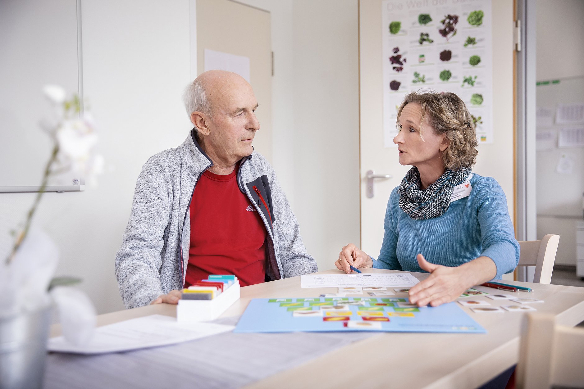 HGZ | Rehabilitationsklinik Ernährungsmedizin Dies sind ein Patient und eine Ernährungsmedizinerin bei einer ernährungsmedizinischen Beratung.