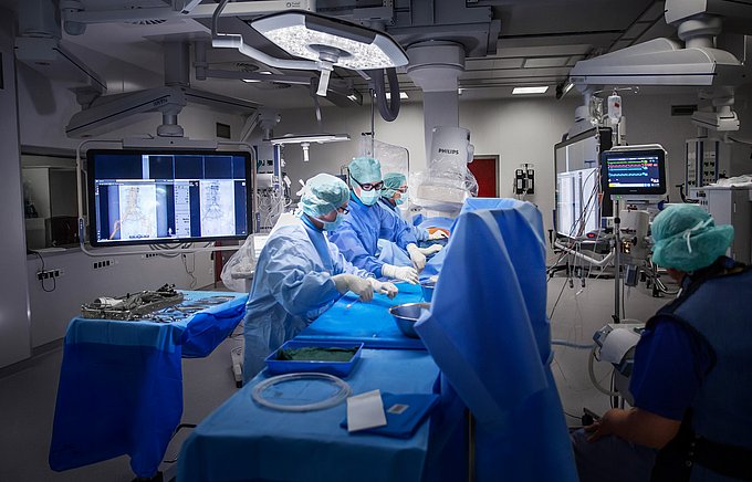 Dies zeigt den Hybrid-OP des HGZ Bad Bevensen, einen der modernsten in Norddeutschland.