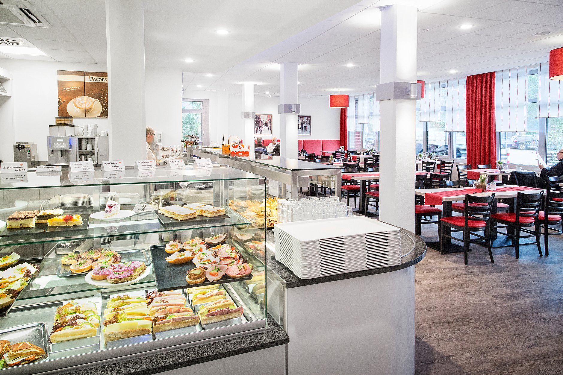 Dies ist das Kuchenbüfett der Cafeteria im HGZ.