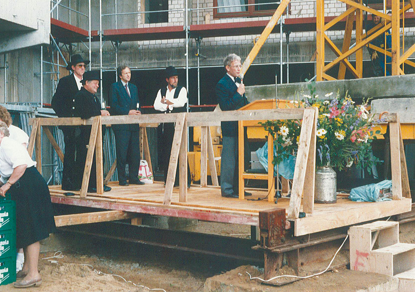 HGZ | Richtfest für die Akutklinik 1987 Dieses Bild zeigt das Richtfest der Akutklinik des HGZ 1987.